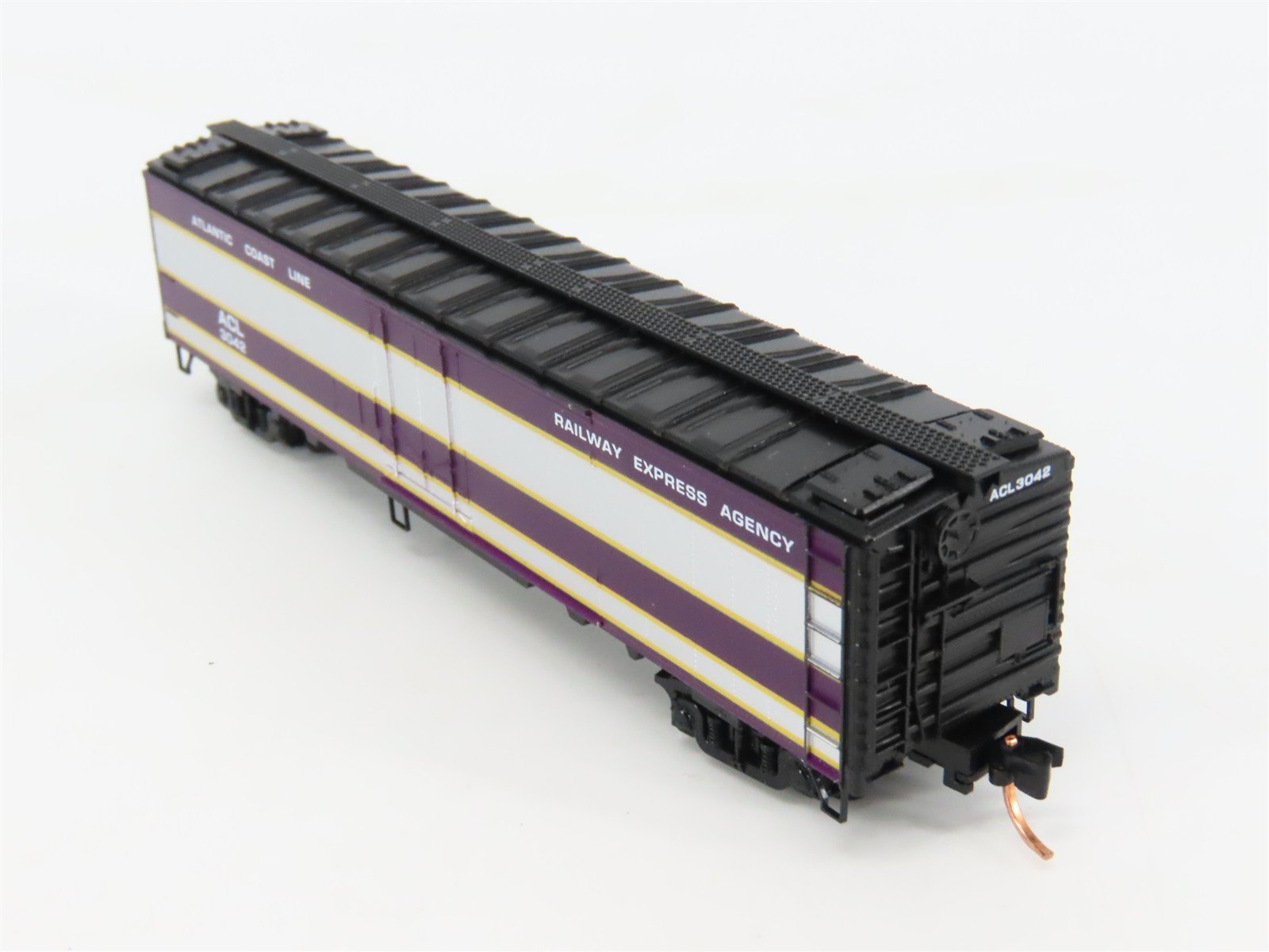 N Scale Micro-Trains 52040 ACL Atlantic Coast Line 52' Express Reefer 3042 RTR