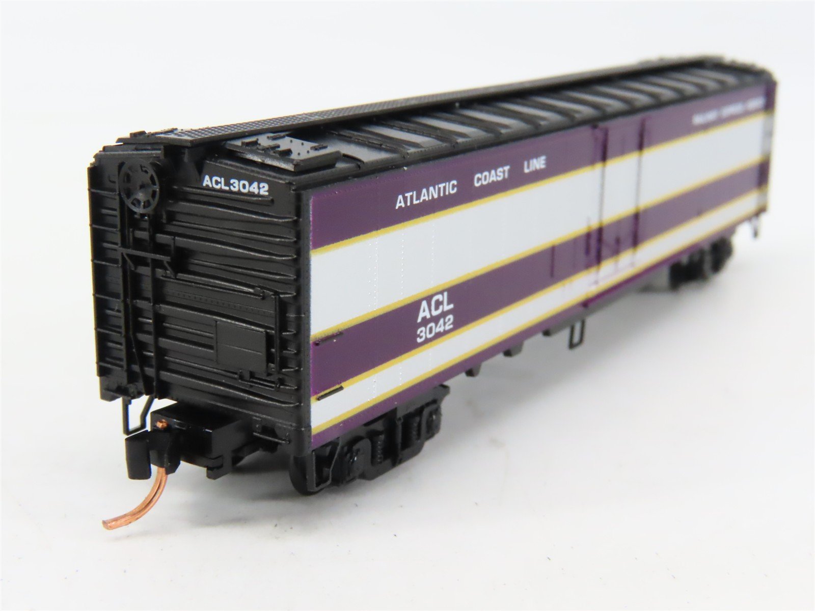 N Scale Micro-Trains 52040 ACL Atlantic Coast Line 52' Express Reefer 3042 RTR