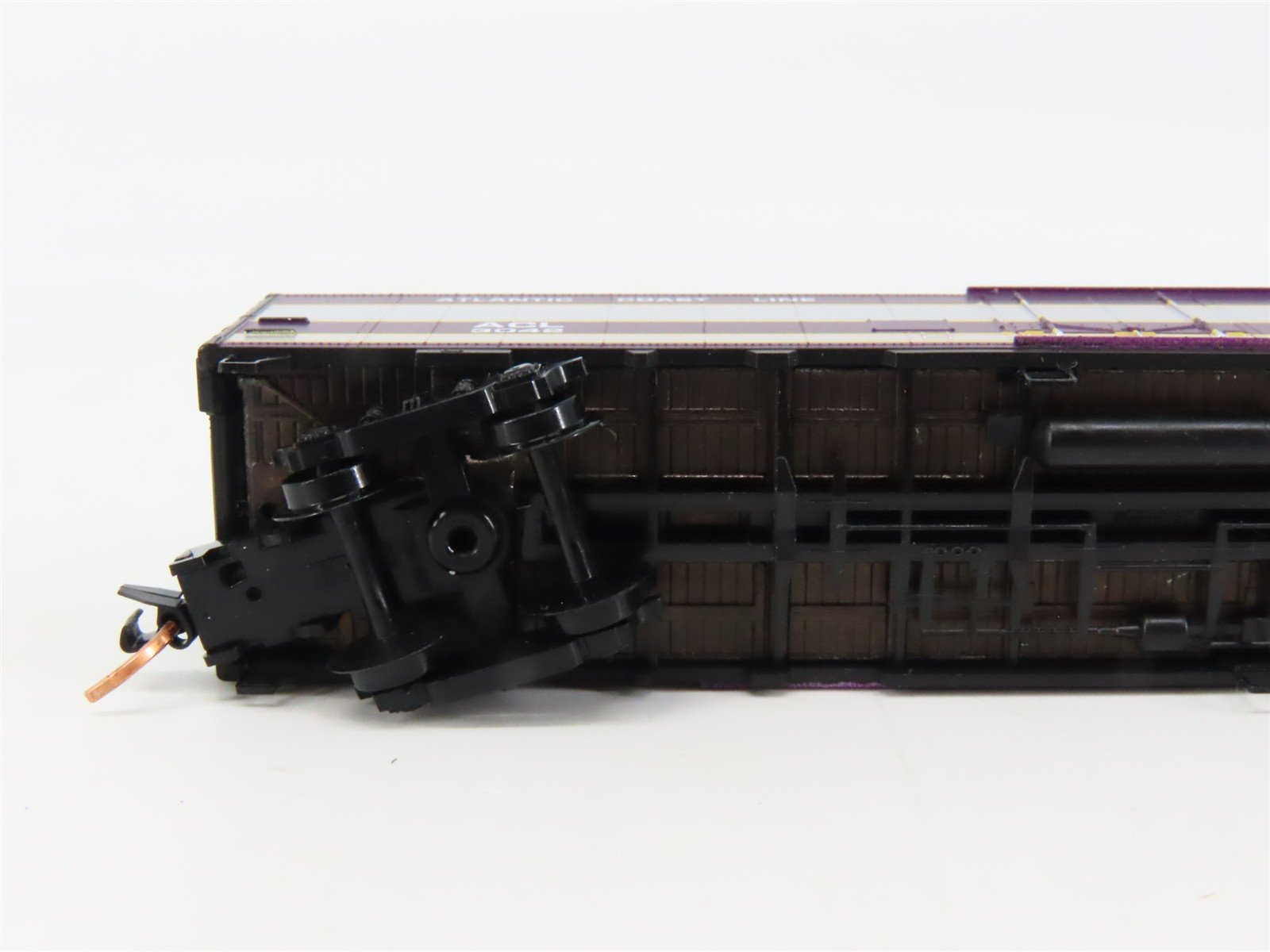 N Scale Micro-Trains 52040 ACL Atlantic Coast Line 52' Express Reefer 3042 RTR