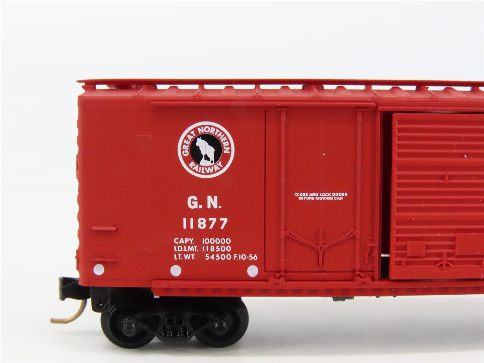 N Scale Micro-Trains 22020 GN Great Northern 40' Box Car 11877 RTR