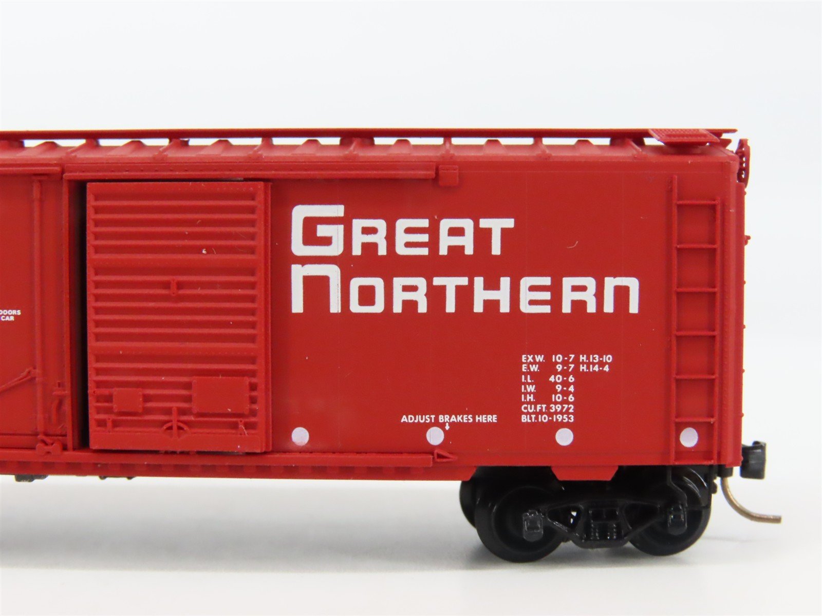 N Scale Micro-Trains 22020 GN Great Northern 40' Box Car 11877 RTR