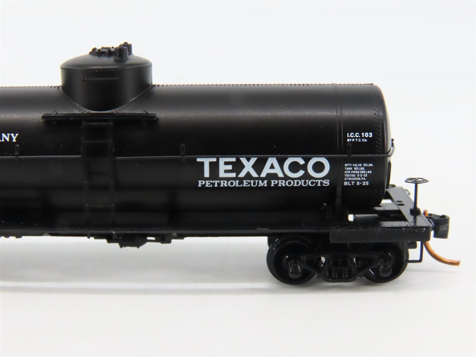 N Scale Micro-Trains 06500682 TCX Texaco 39' Tank Car 8268 RTR