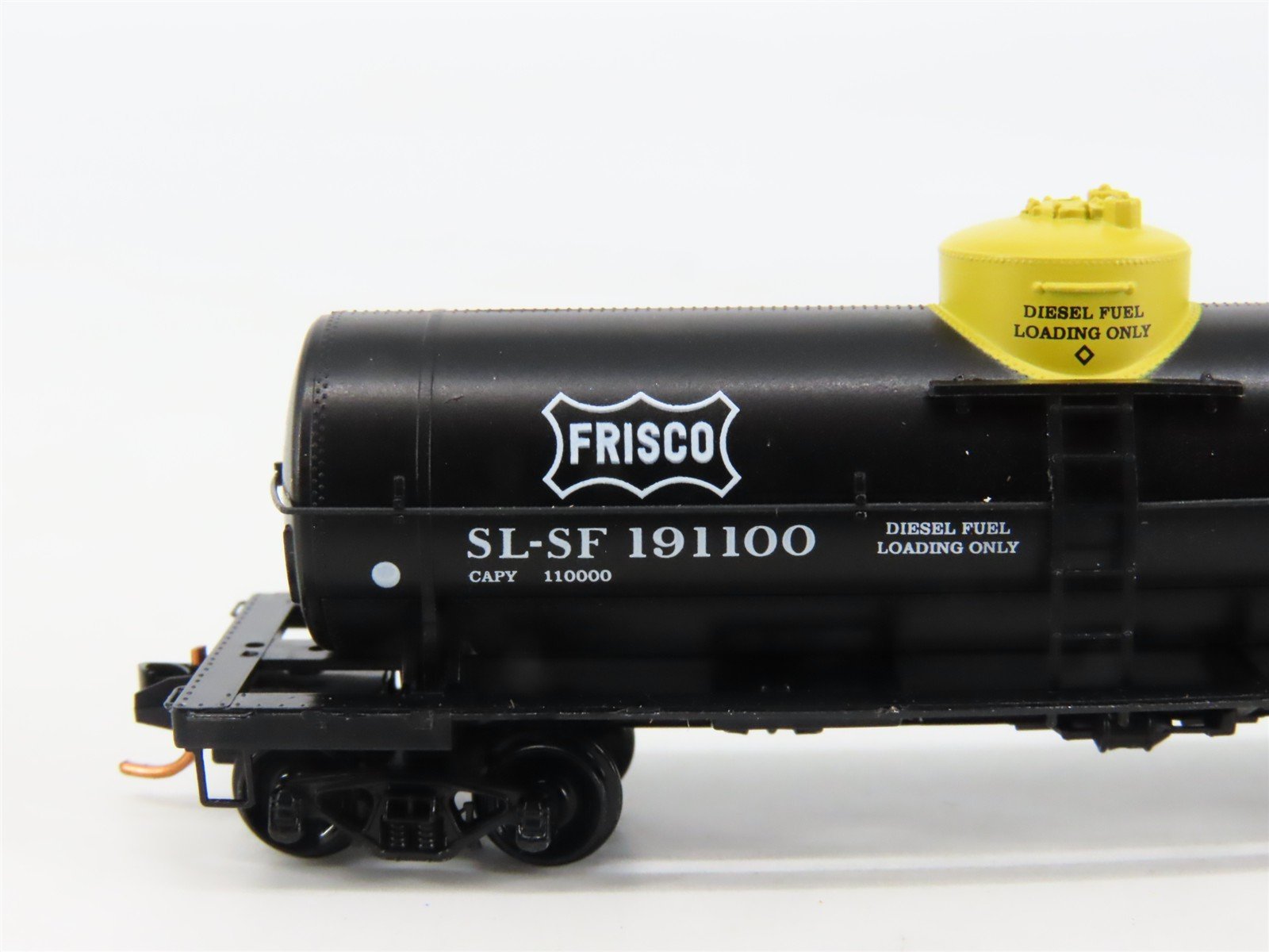N Scale Micro-Trains 06500712 39' Single Dome Tank Car RTR