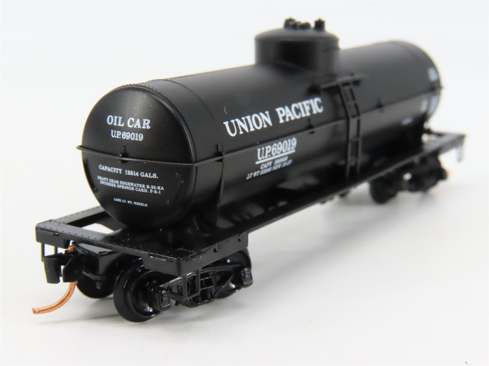 N Scale Micro-Trains 65180 UP Union Pacific 39' Tank Car 69019 RTR