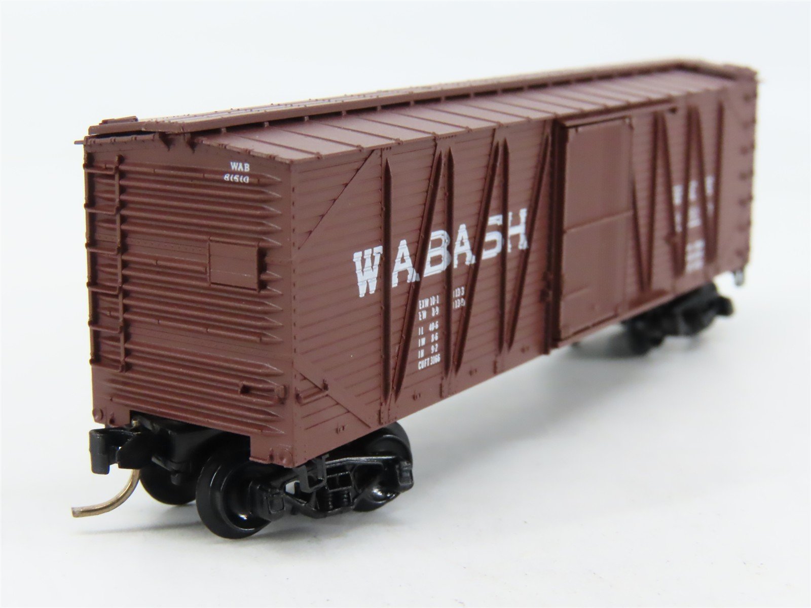 N Scale Micro-Trains 28050 WAB Wabash 40' Box Car 81510 RTR