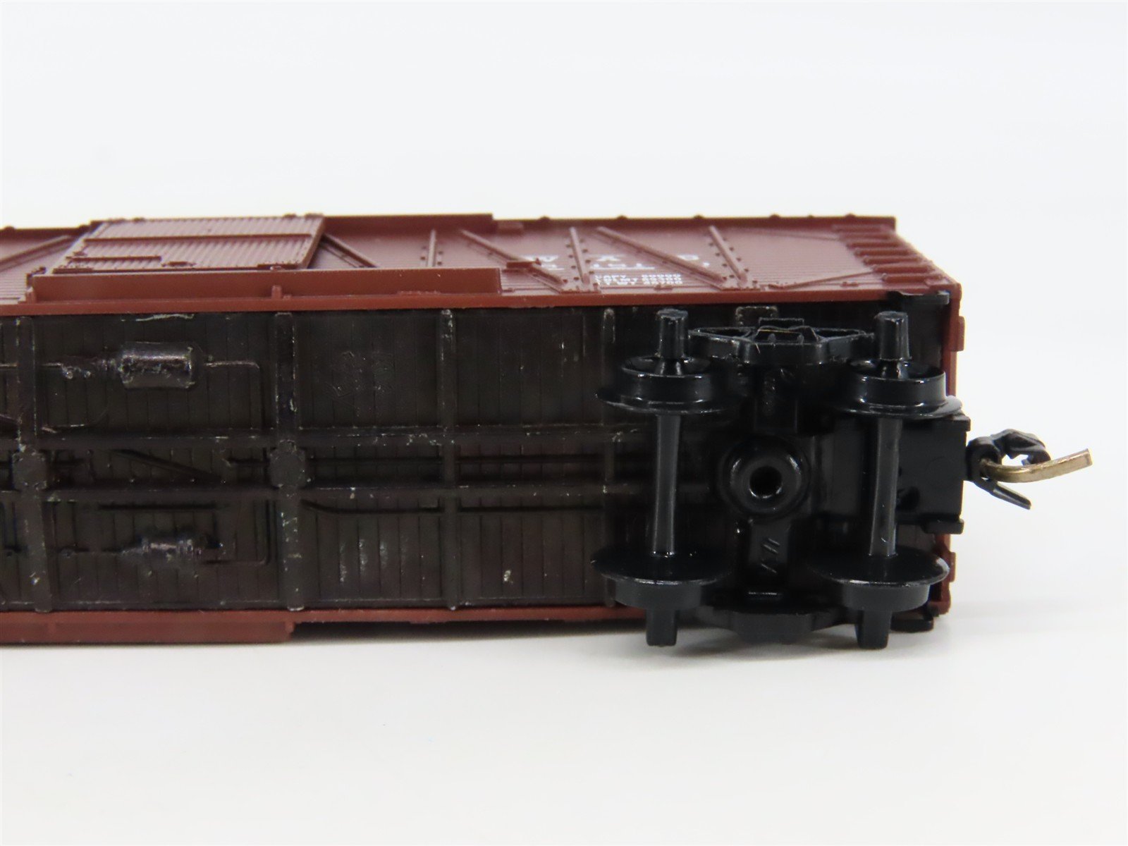 N Scale Micro-Trains 28050 WAB Wabash 40' Box Car 81510 RTR