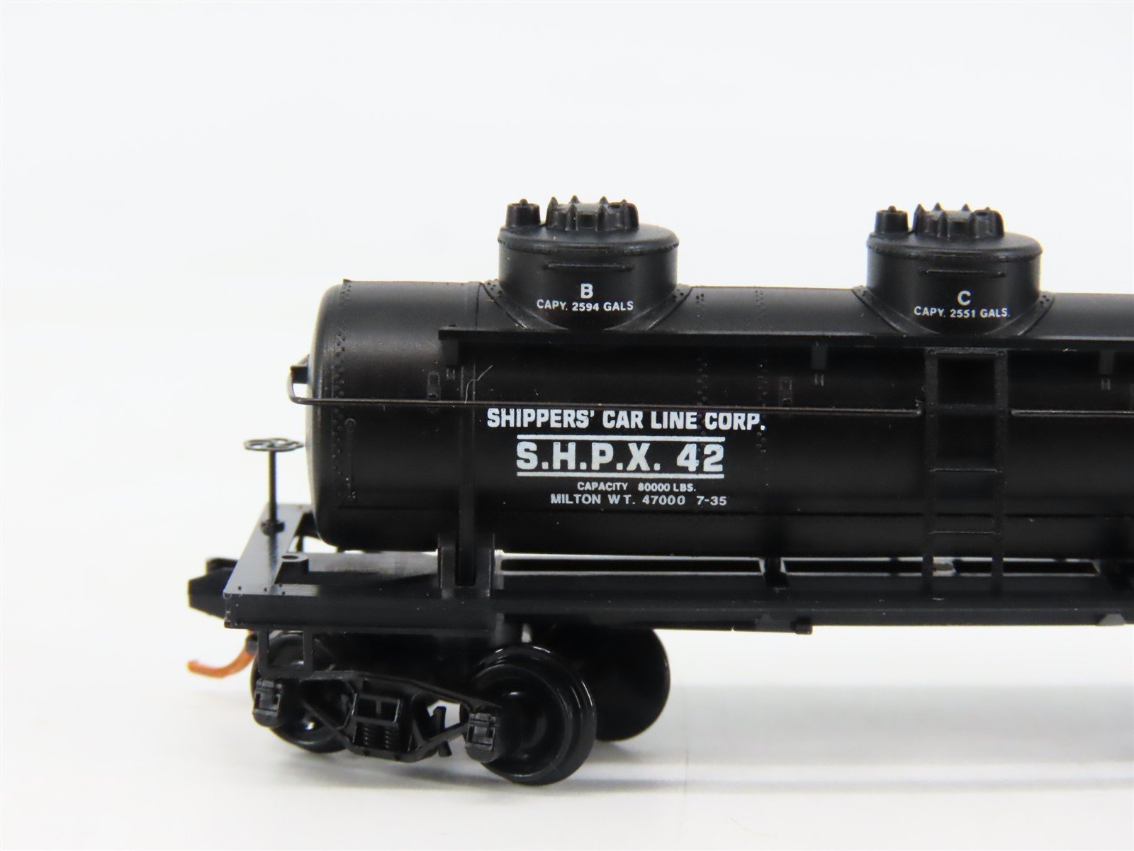 N Scale Micro-Trains 06600070 SHPX Shippers' Car Line 3-Dome Tank Car 42 RTR