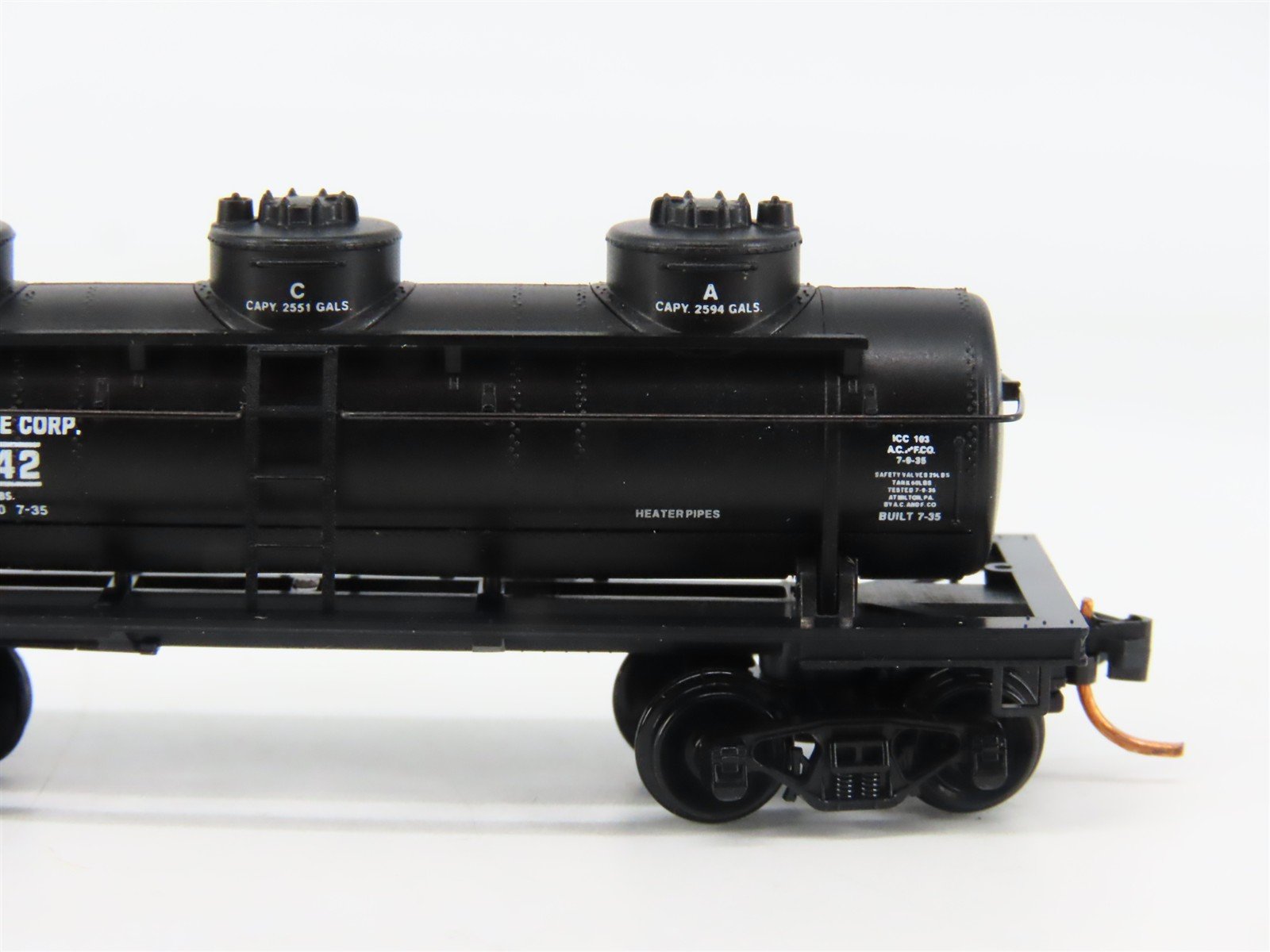 N Scale Micro-Trains 06600070 SHPX Shippers' Car Line 3-Dome Tank Car 42 RTR