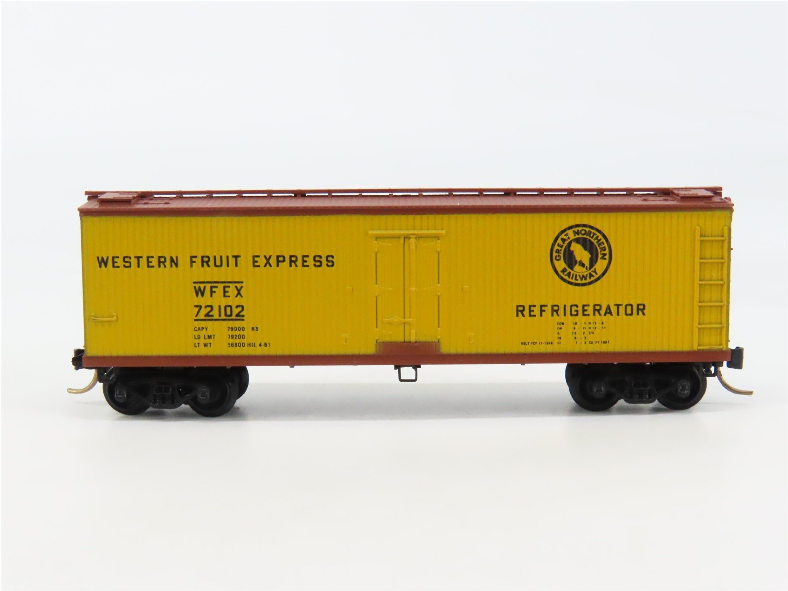N Scale Micro-Trains 47330 Western Fruit Express 40' Wood-Sheathed Reefer RTR