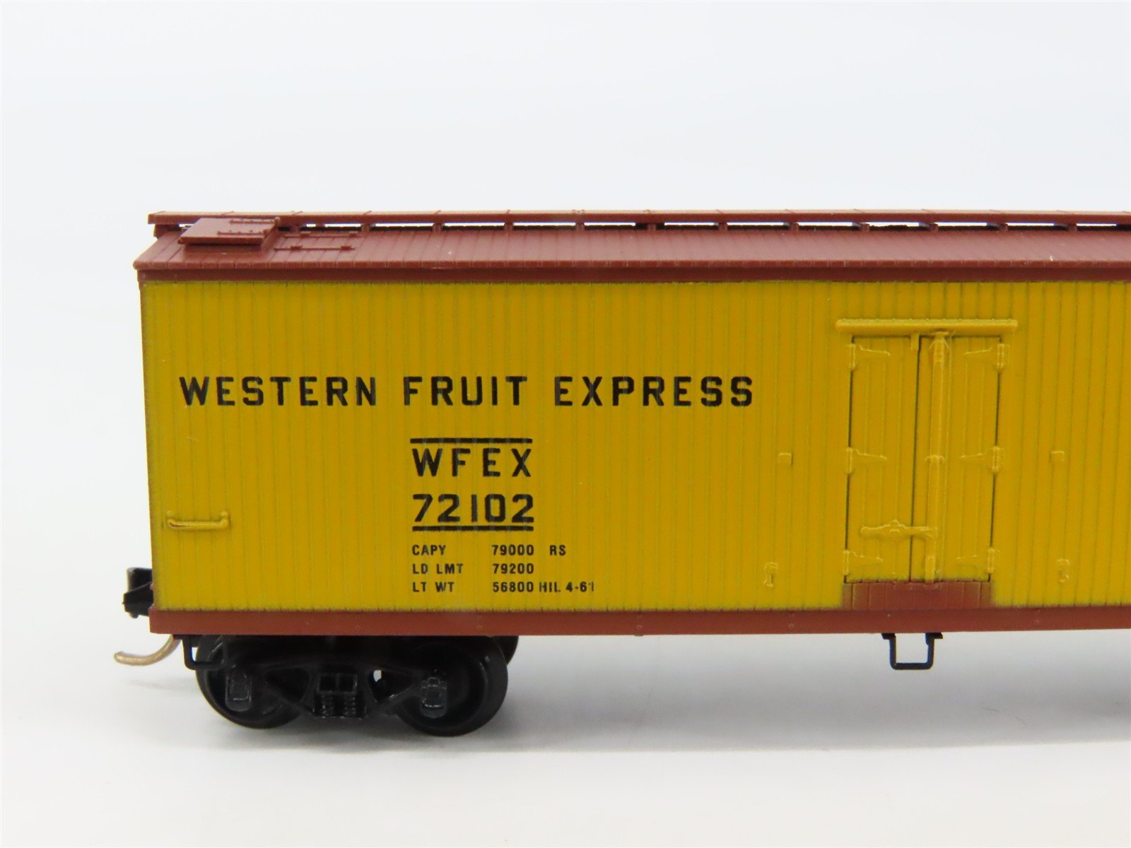 N Scale Micro-Trains 47330 Western Fruit Express 40' Wood-Sheathed Reefer RTR