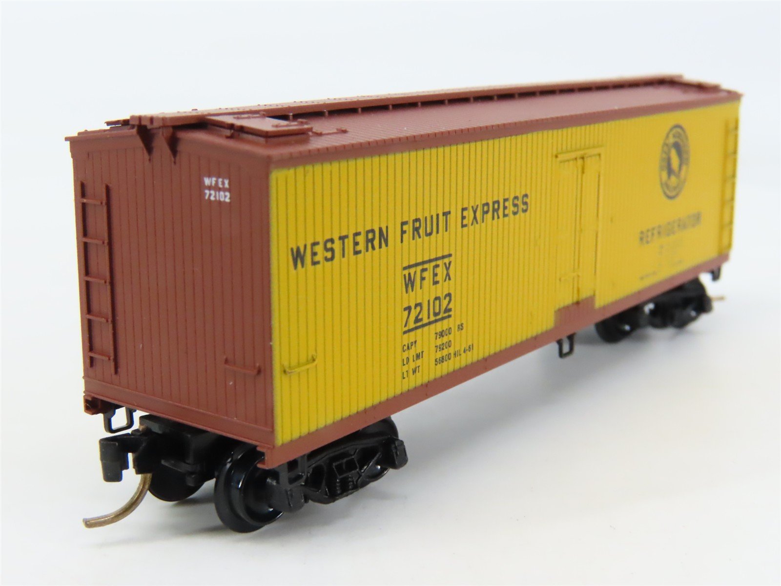 N Scale Micro-Trains 47330 Western Fruit Express 40' Wood-Sheathed Reefer RTR