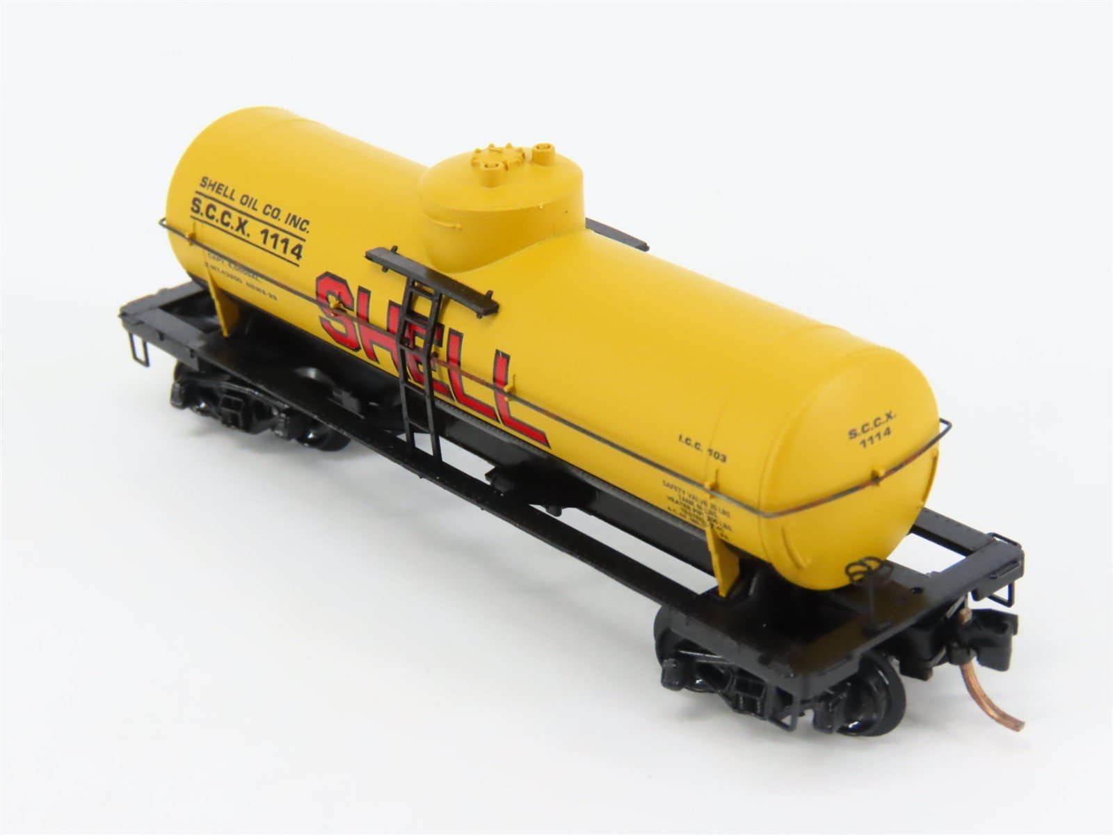 N Scale Micro-Trains SCCX Shell Oil Company Tank Car 1114 RTR