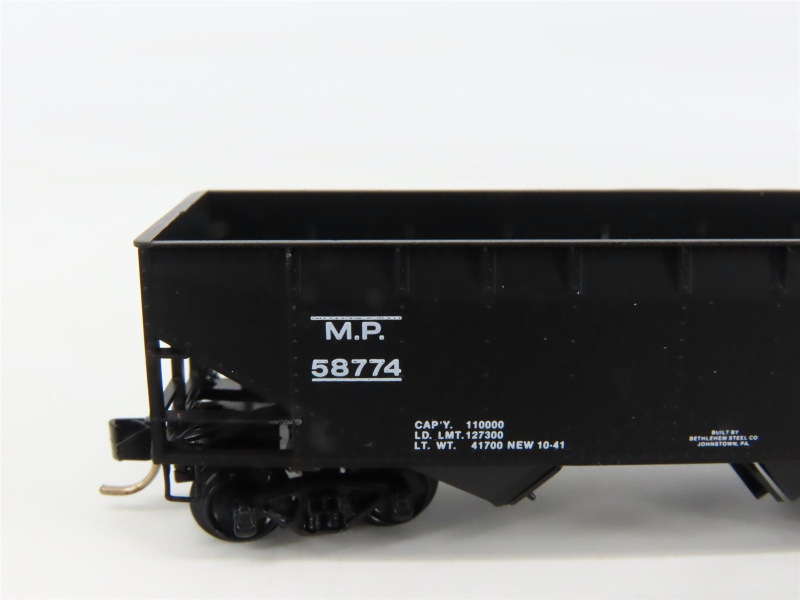N Scale Micro-Trains 55320 MP Missouri Pacific 33' 2-Bay Hopper 58774 RTR