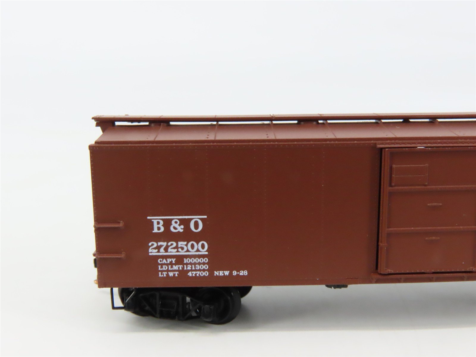 N Scale Micro-Trains 120210 B&O Baltimore & Ohio 40' Box Car 272500 RTR