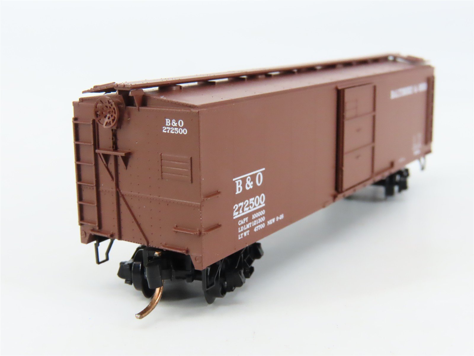 N Scale Micro-Trains 120210 B&O Baltimore & Ohio 40' Box Car 272500 RTR