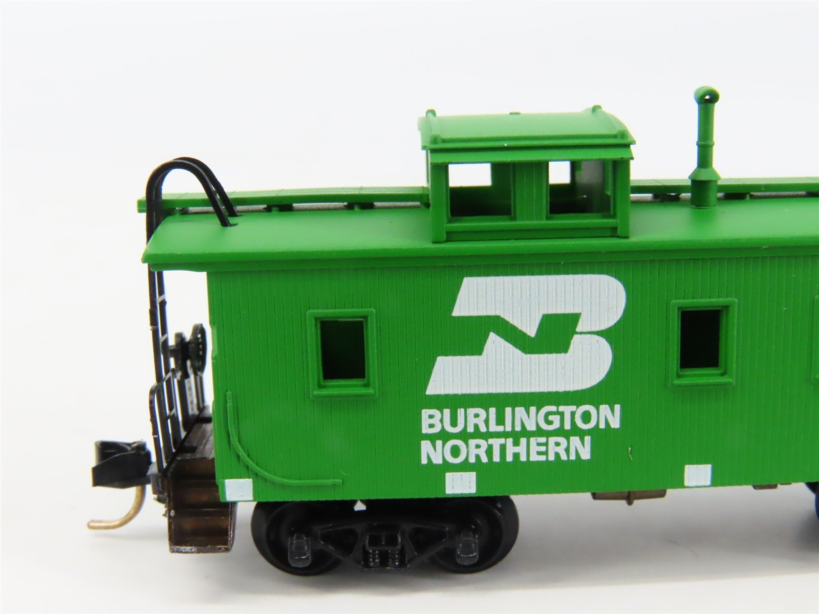 N Scale Micro-Trains 51090 BN Burlington Northern 34' Wood-Sheathed Caboose RTR