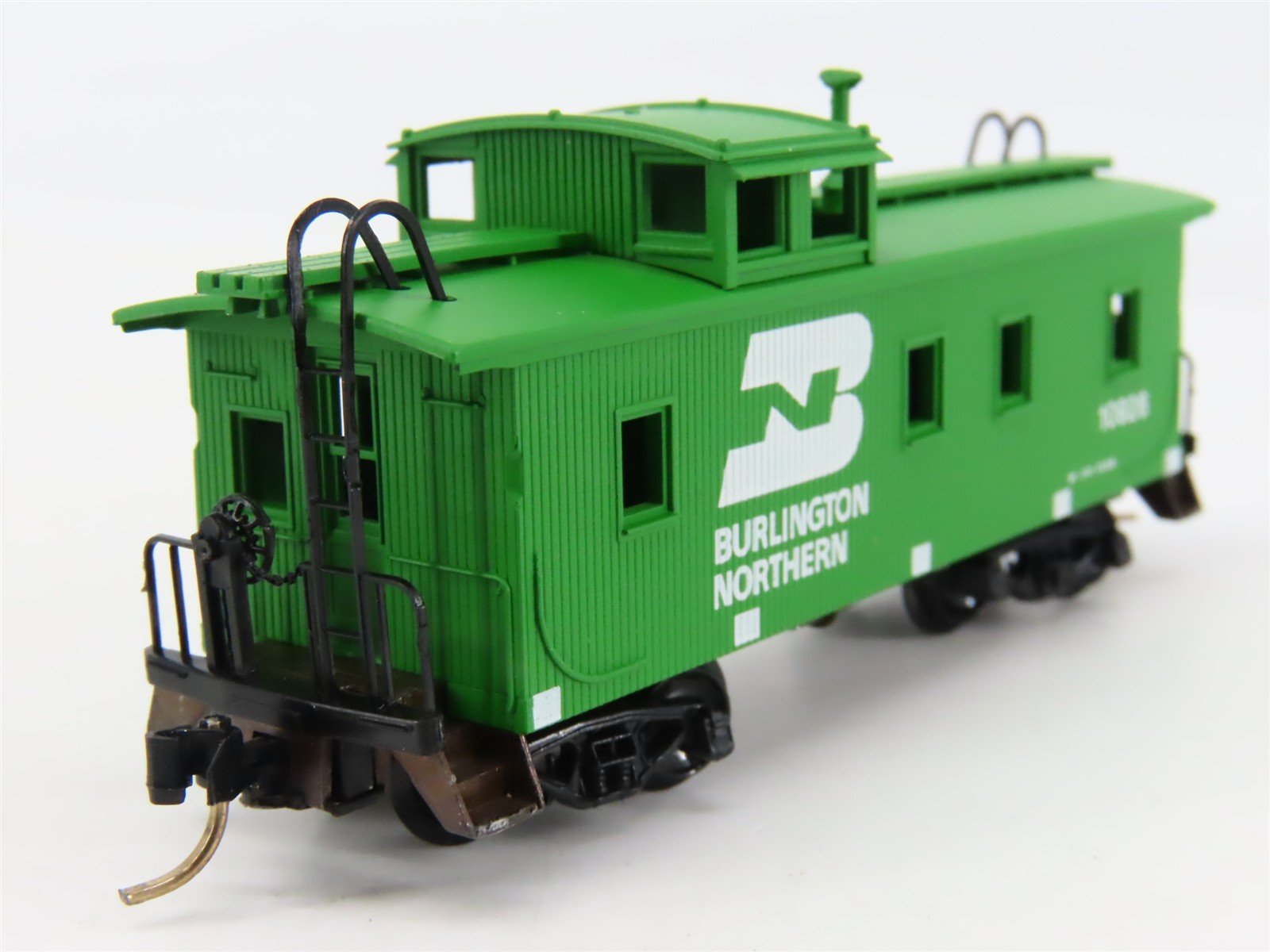 N Scale Micro-Trains 51090 BN Burlington Northern 34' Wood-Sheathed Caboose RTR