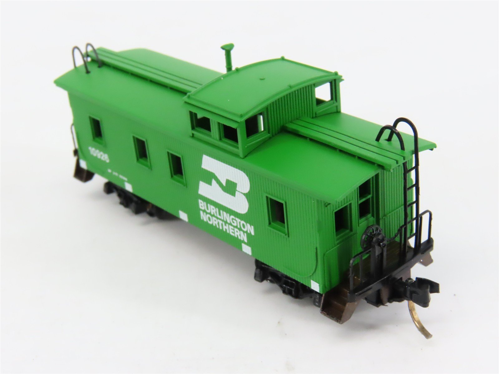 N Scale Micro-Trains 51090 BN Burlington Northern 34' Wood-Sheathed Caboose RTR