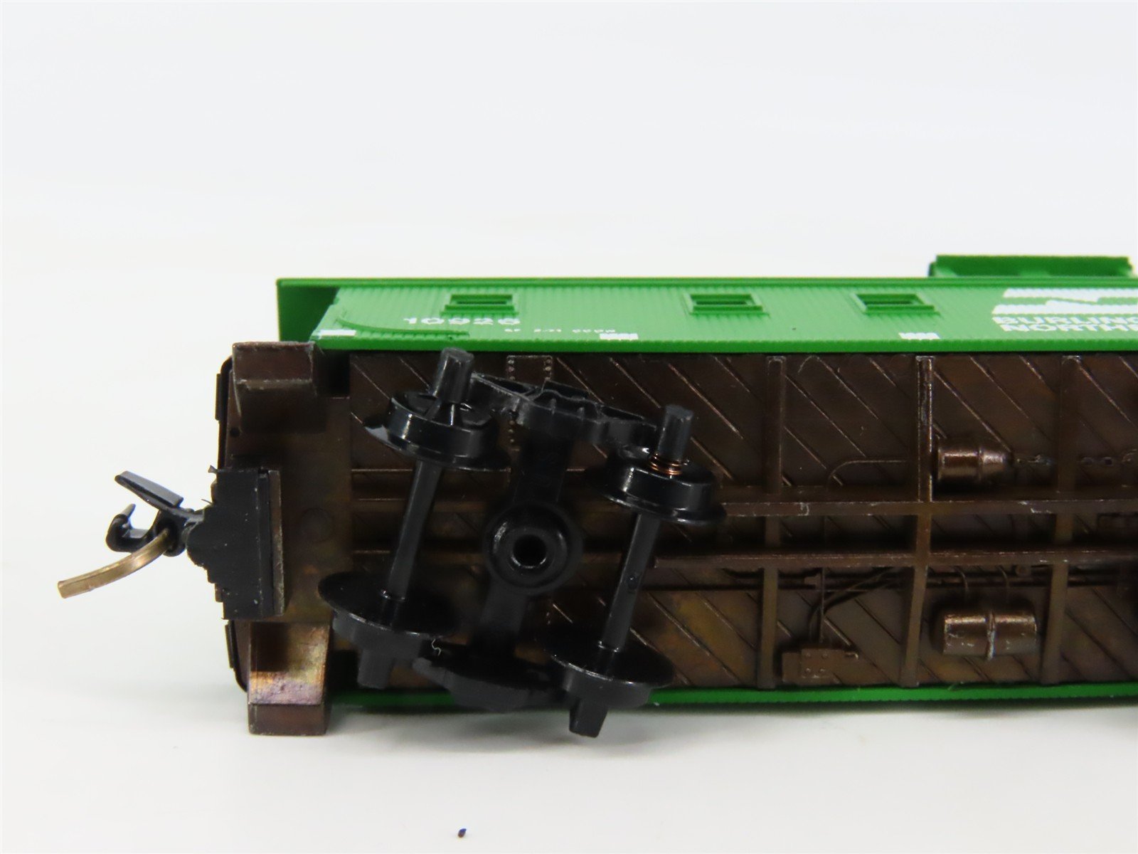 N Scale Micro-Trains 51090 BN Burlington Northern 34' Wood-Sheathed Caboose RTR
