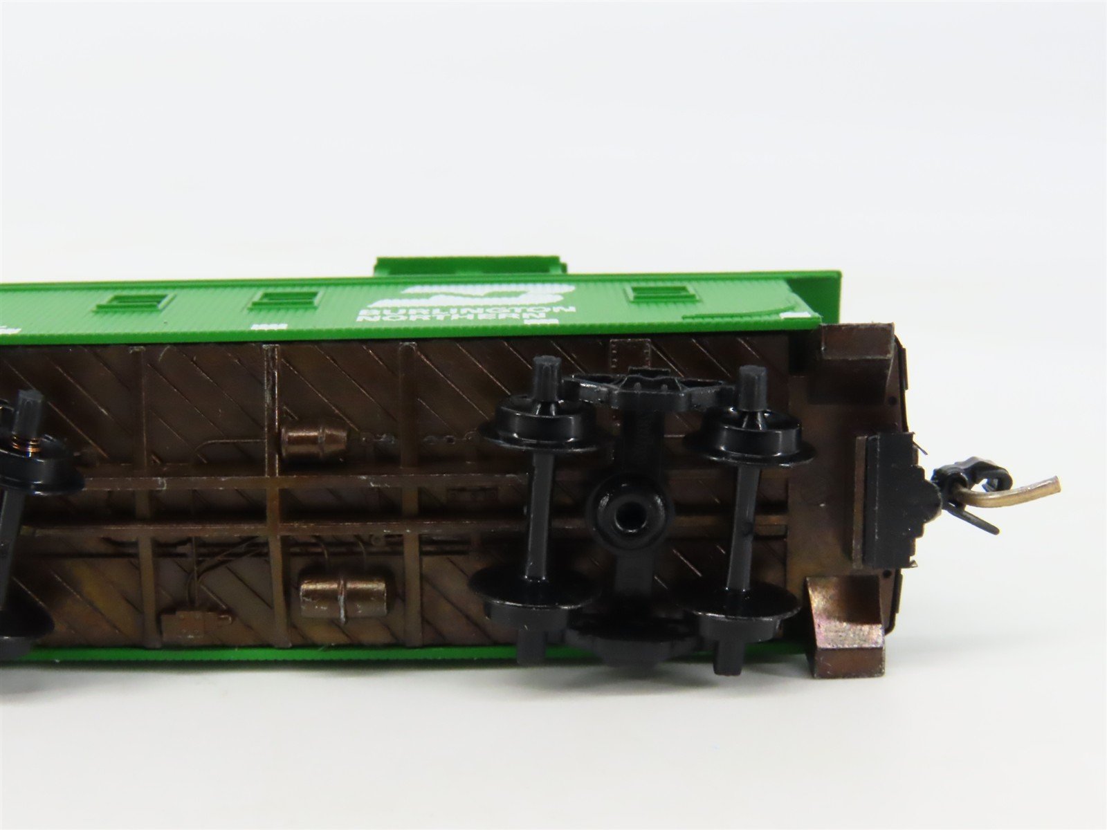 N Scale Micro-Trains 51090 BN Burlington Northern 34' Wood-Sheathed Caboose RTR