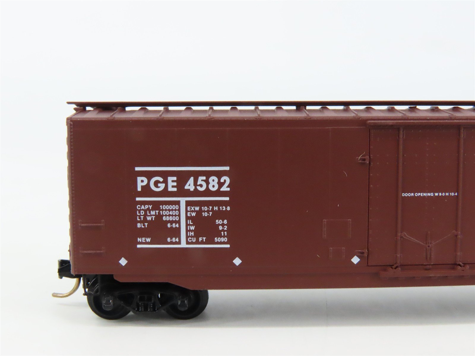 N Scale Micro-Trains 32260 PGE Pacific Great Eastern 50' Box Car 4582 RTR