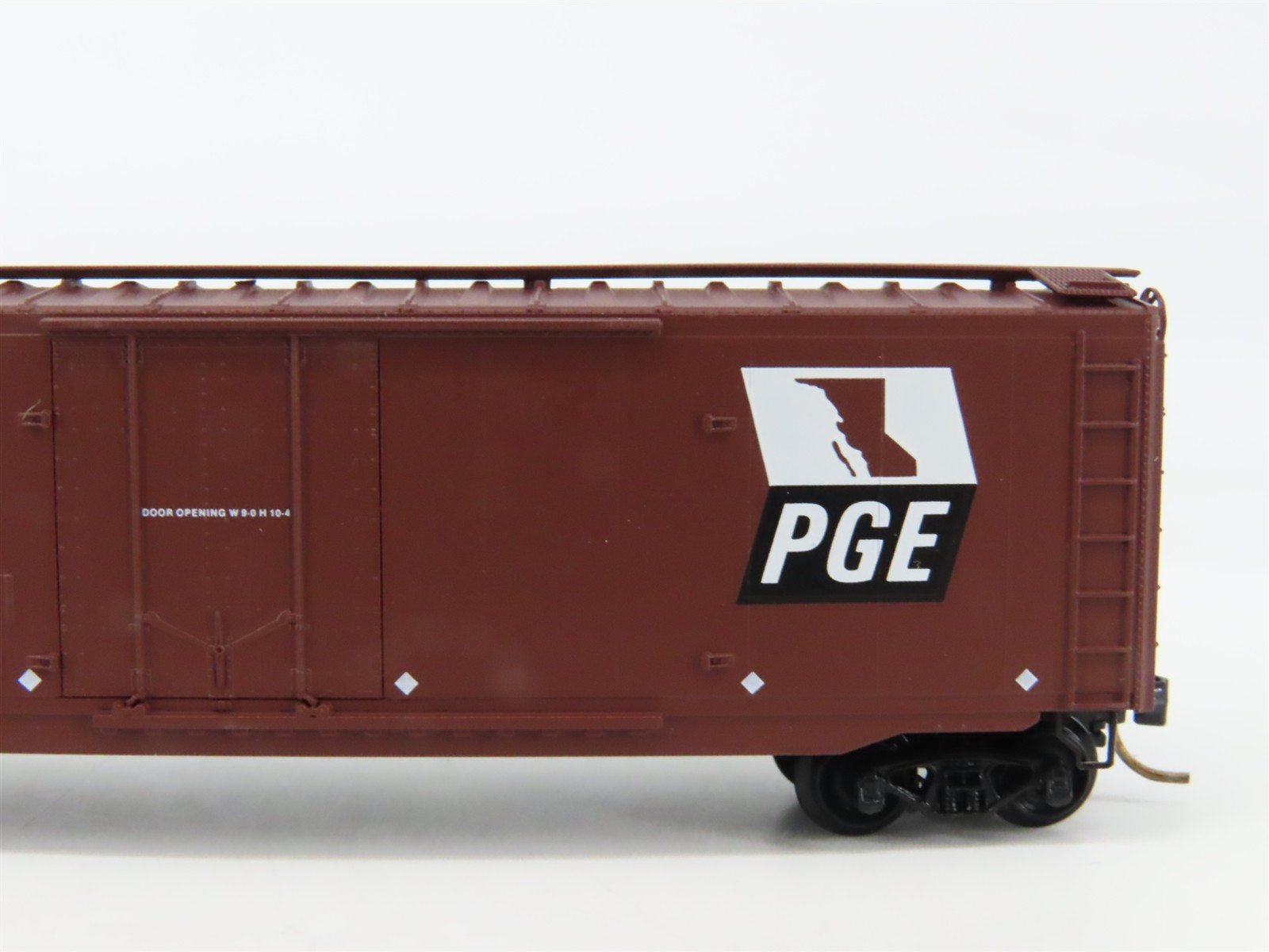 N Scale Micro-Trains 32260 PGE Pacific Great Eastern 50' Box Car 4582 RTR