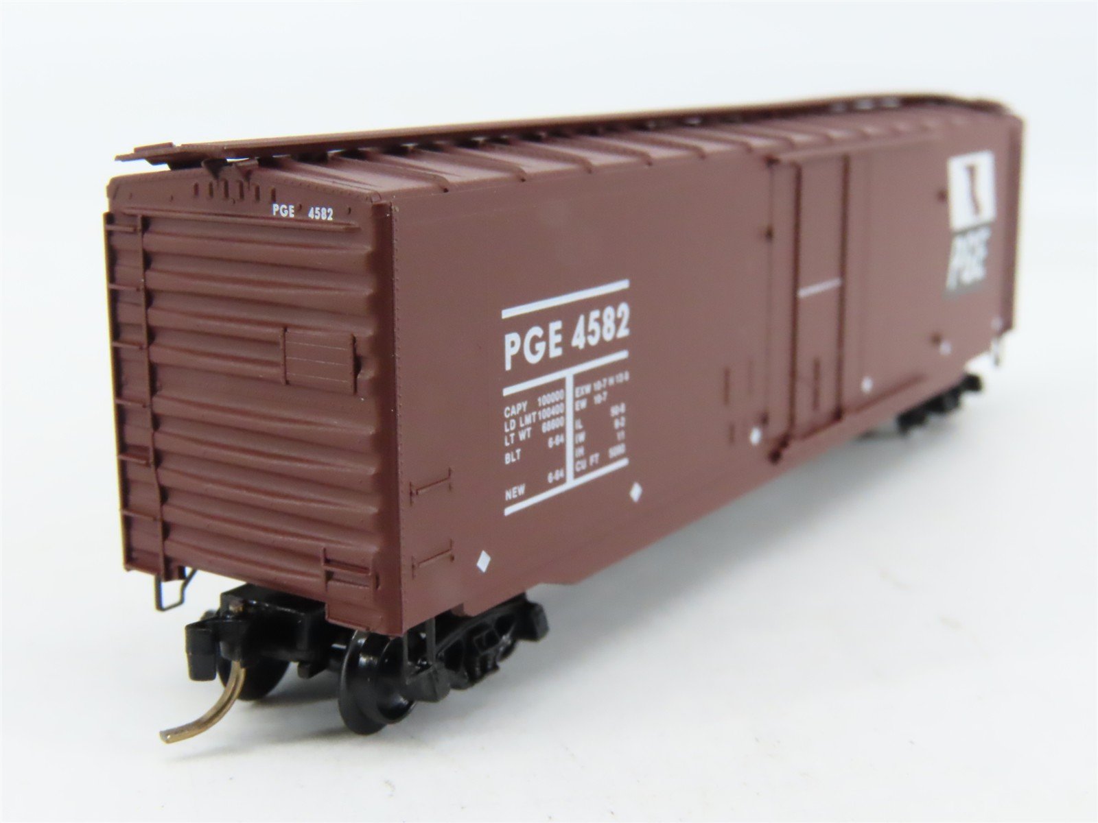 N Scale Micro-Trains 32260 PGE Pacific Great Eastern 50' Box Car 4582 RTR