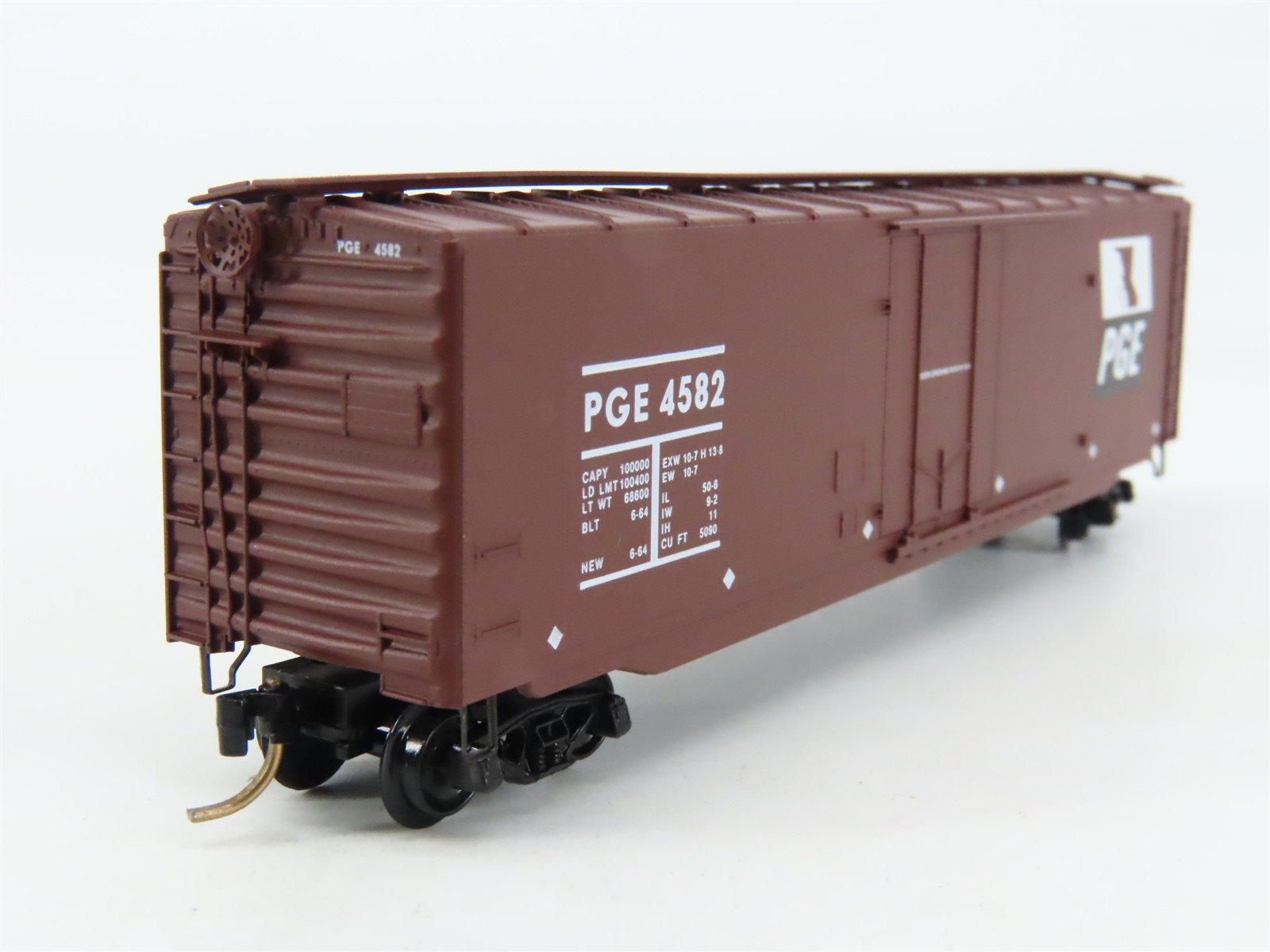 N Scale Micro-Trains 32260 PGE Pacific Great Eastern 50' Box Car 4582 RTR