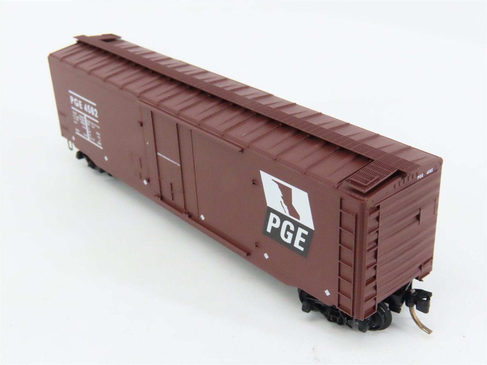 N Scale Micro-Trains 32260 PGE Pacific Great Eastern 50' Box Car 4582 RTR