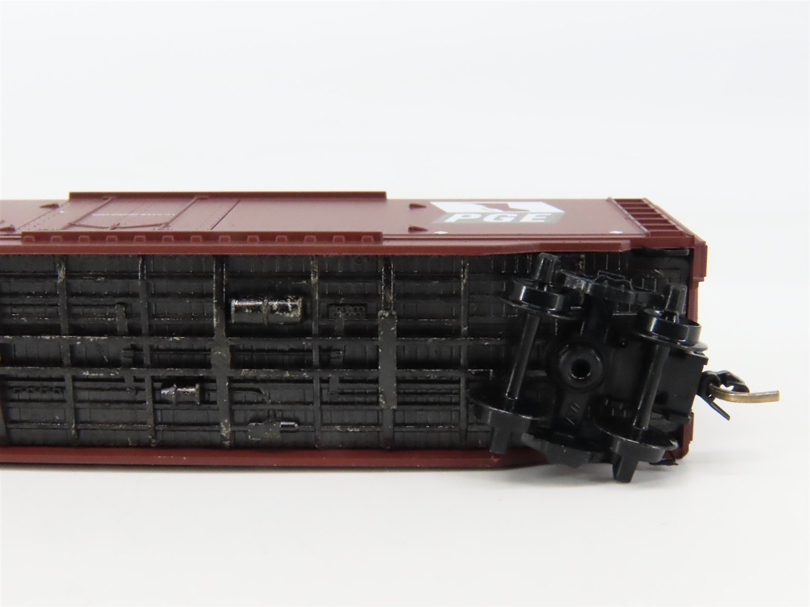 N Scale Micro-Trains 32260 PGE Pacific Great Eastern 50' Box Car 4582 RTR