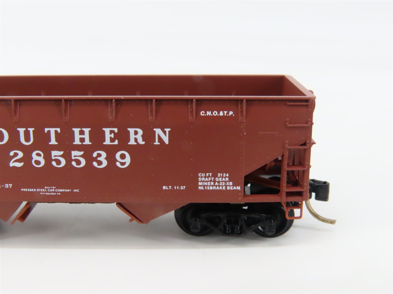 N Scale Micro-Trains 55330 SOU Southern 33' 2-Bay Hopper 285539 RTR