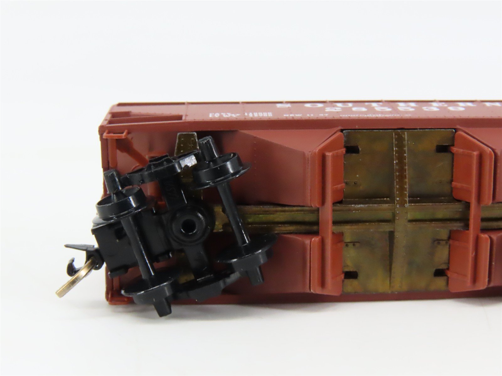 N Scale Micro-Trains 55330 SOU Southern 33' 2-Bay Hopper 285539 RTR