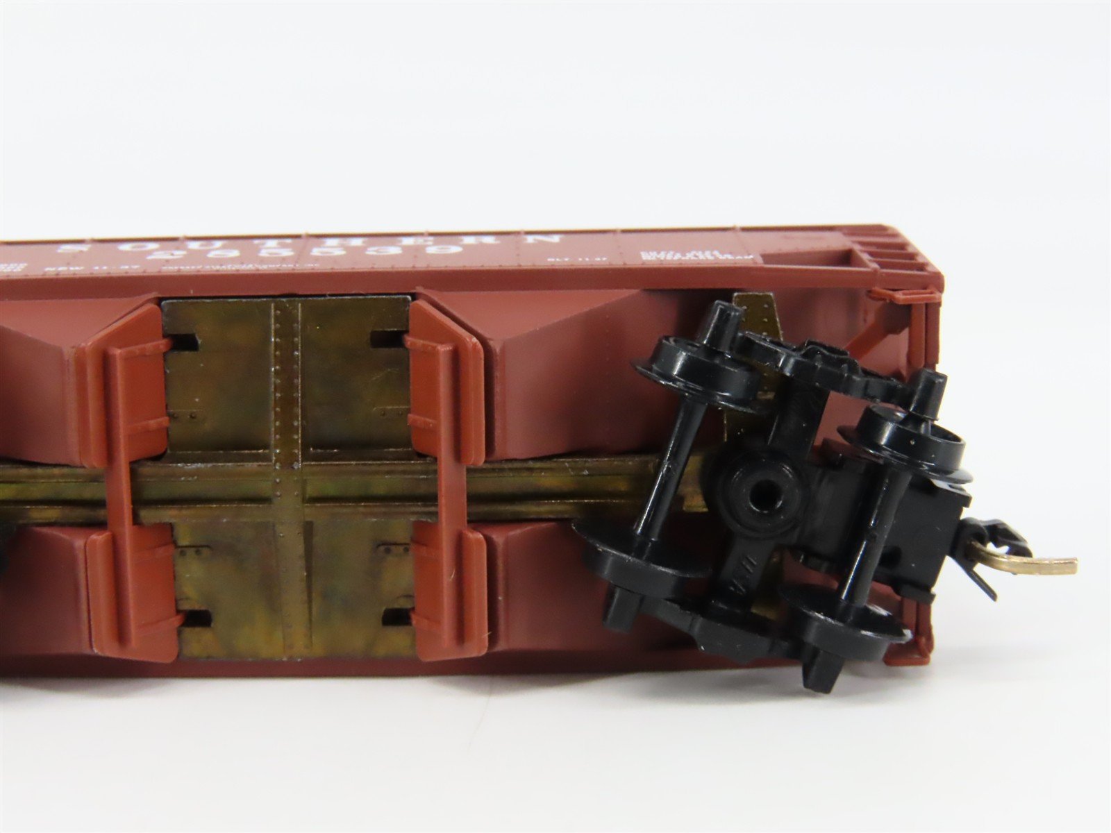 N Scale Micro-Trains 55330 SOU Southern 33' 2-Bay Hopper 285539 RTR