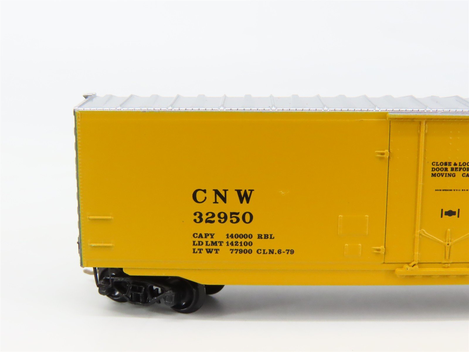 N Scale Kadee / Micro-Trains Line 38180 Chicago & North Western 50' Box Car RTR