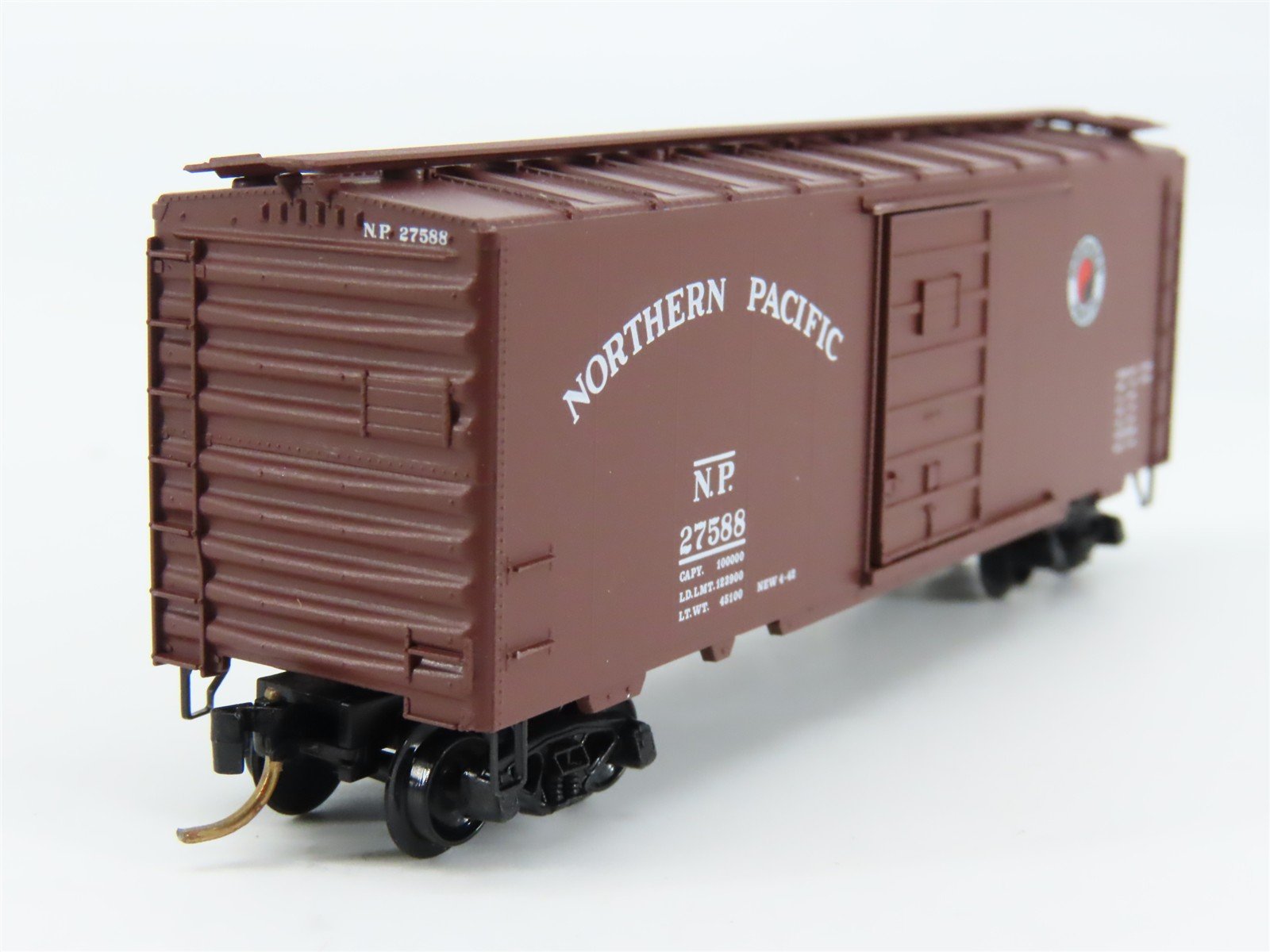 N Scale Micro-Trains 20980 NP Northern Pacific 40' Box Car 27588 RTR