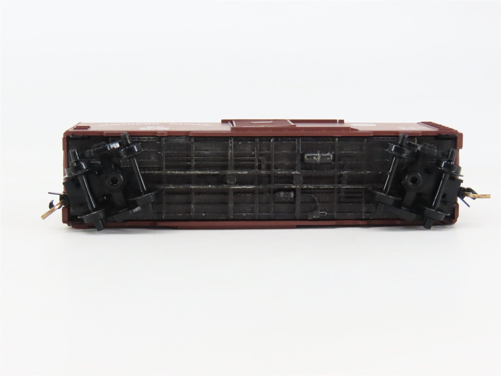 N Scale Micro-Trains 20980 NP Northern Pacific 40' Box Car 27588 RTR