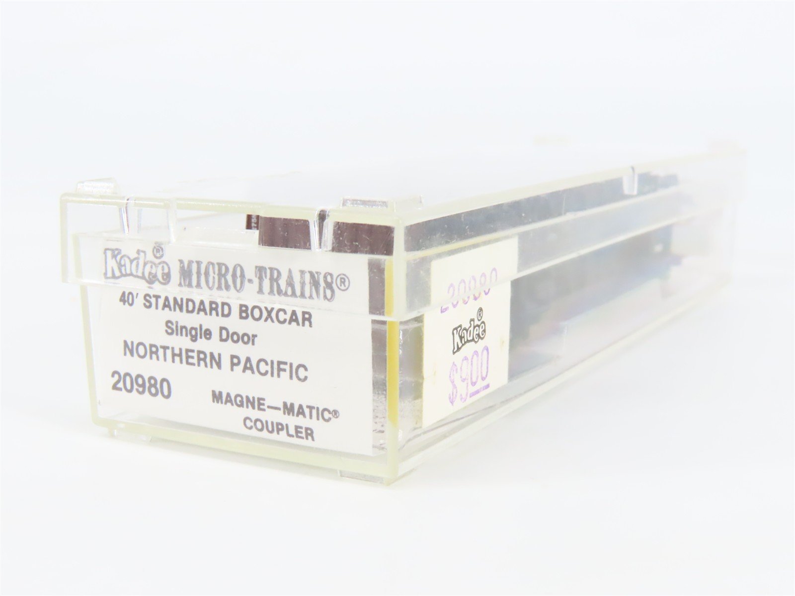 N Scale Micro-Trains 20980 NP Northern Pacific 40' Box Car 27588 RTR