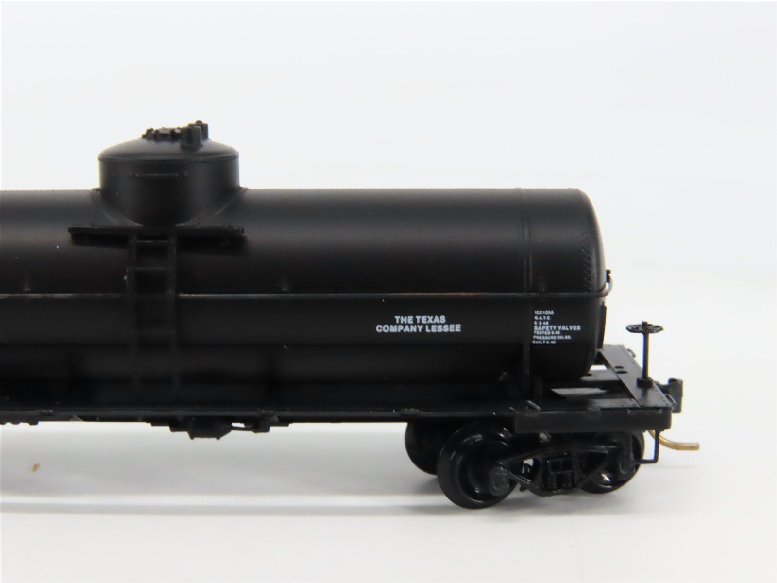N Scale Micro-Trains 65250 The Texas Company Lessee 39' Single Dome Tank Car RTR