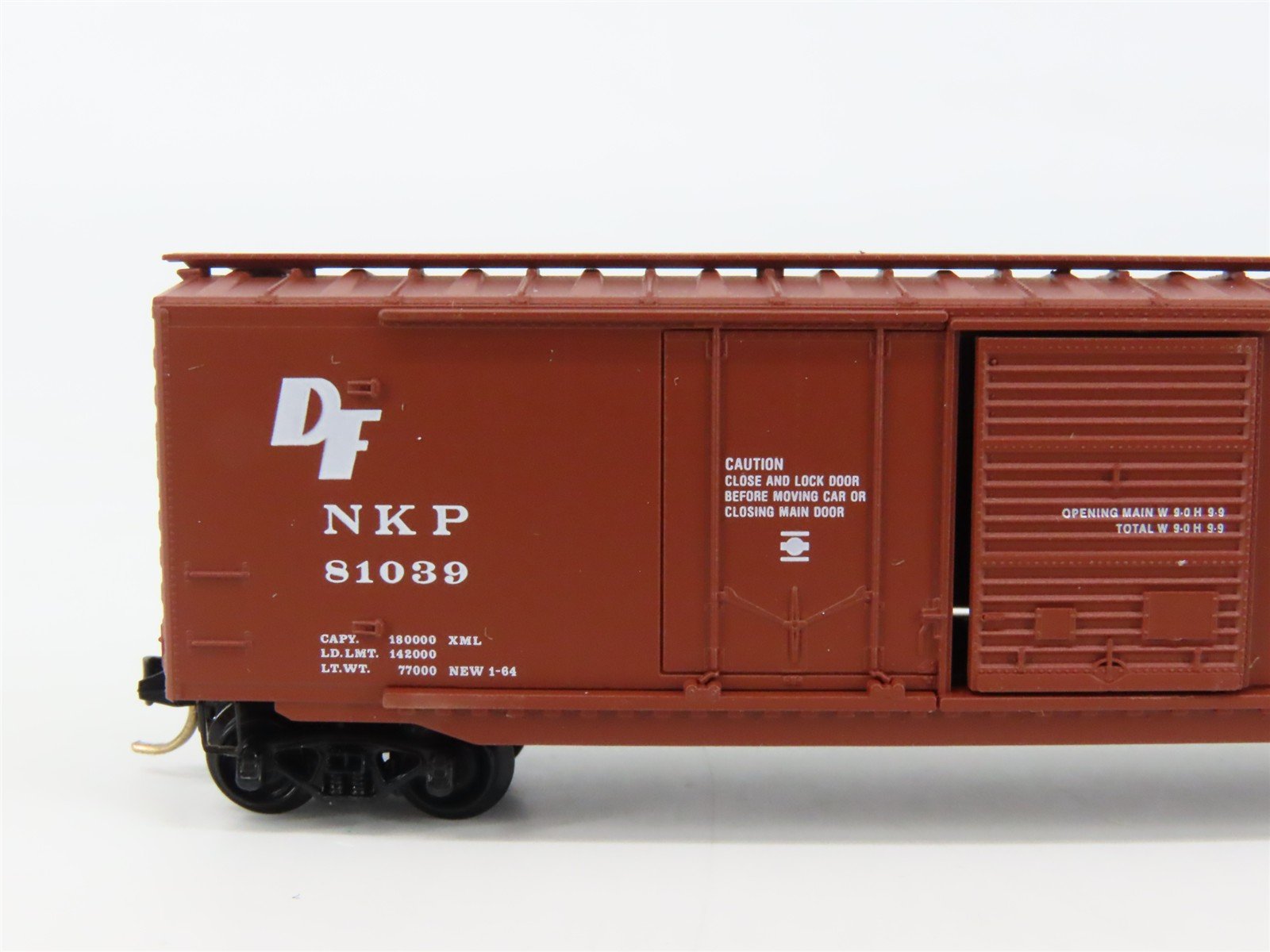 N Scale Micro-Trains 33110 NKP Nickel Plate Road 50' Box Car 81039 RTR