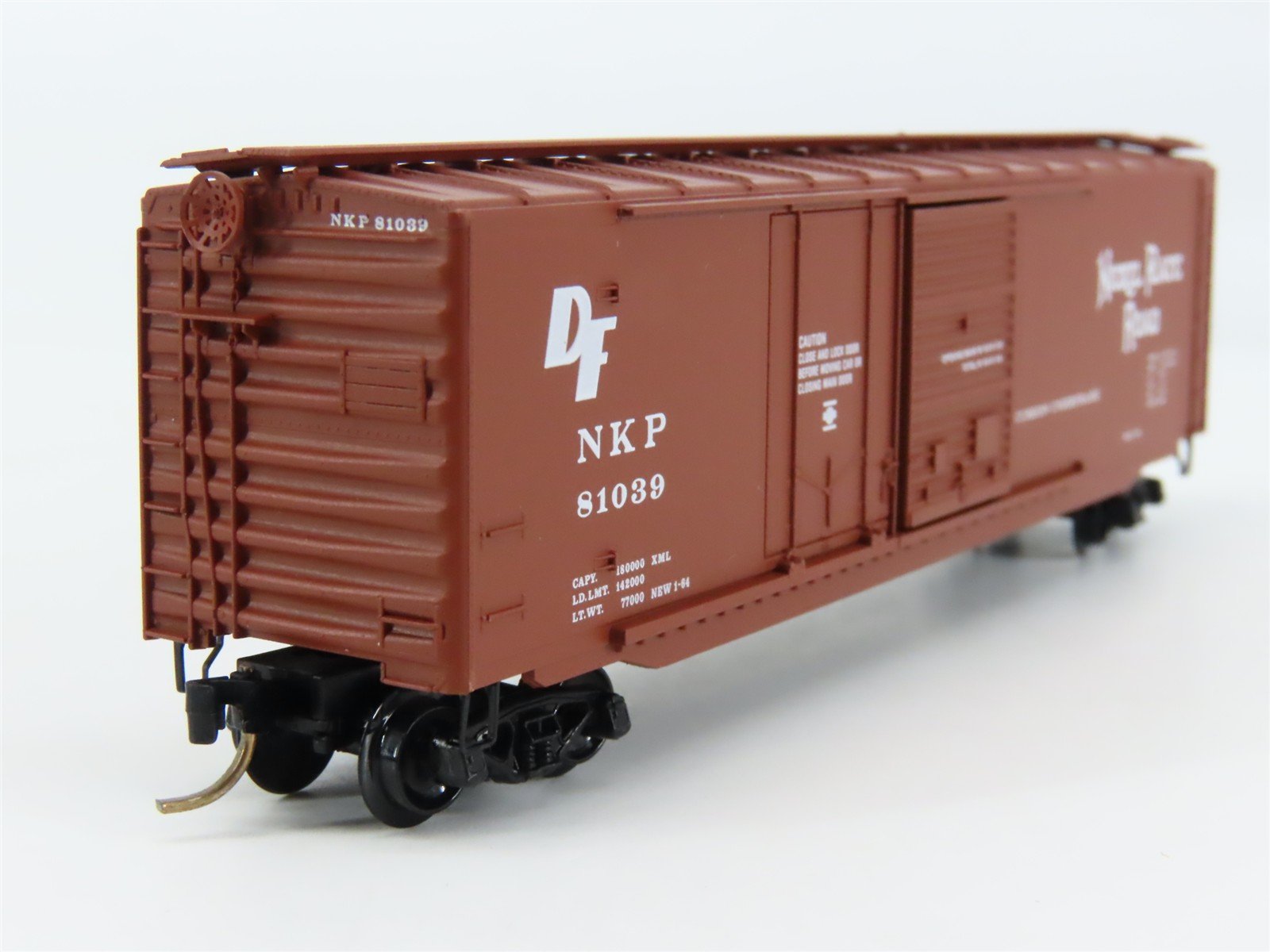 N Scale Micro-Trains 33110 NKP Nickel Plate Road 50' Box Car 81039 RTR