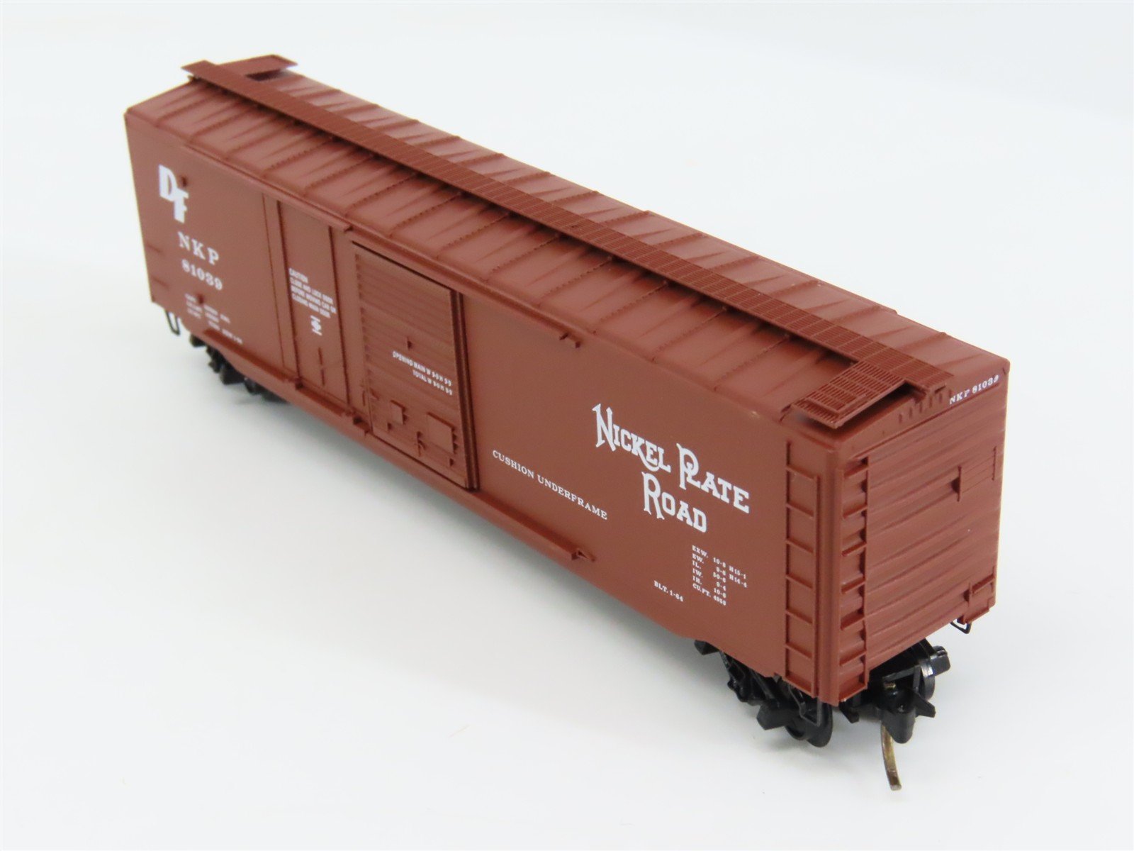 N Scale Micro-Trains 33110 NKP Nickel Plate Road 50' Box Car 81039 RTR