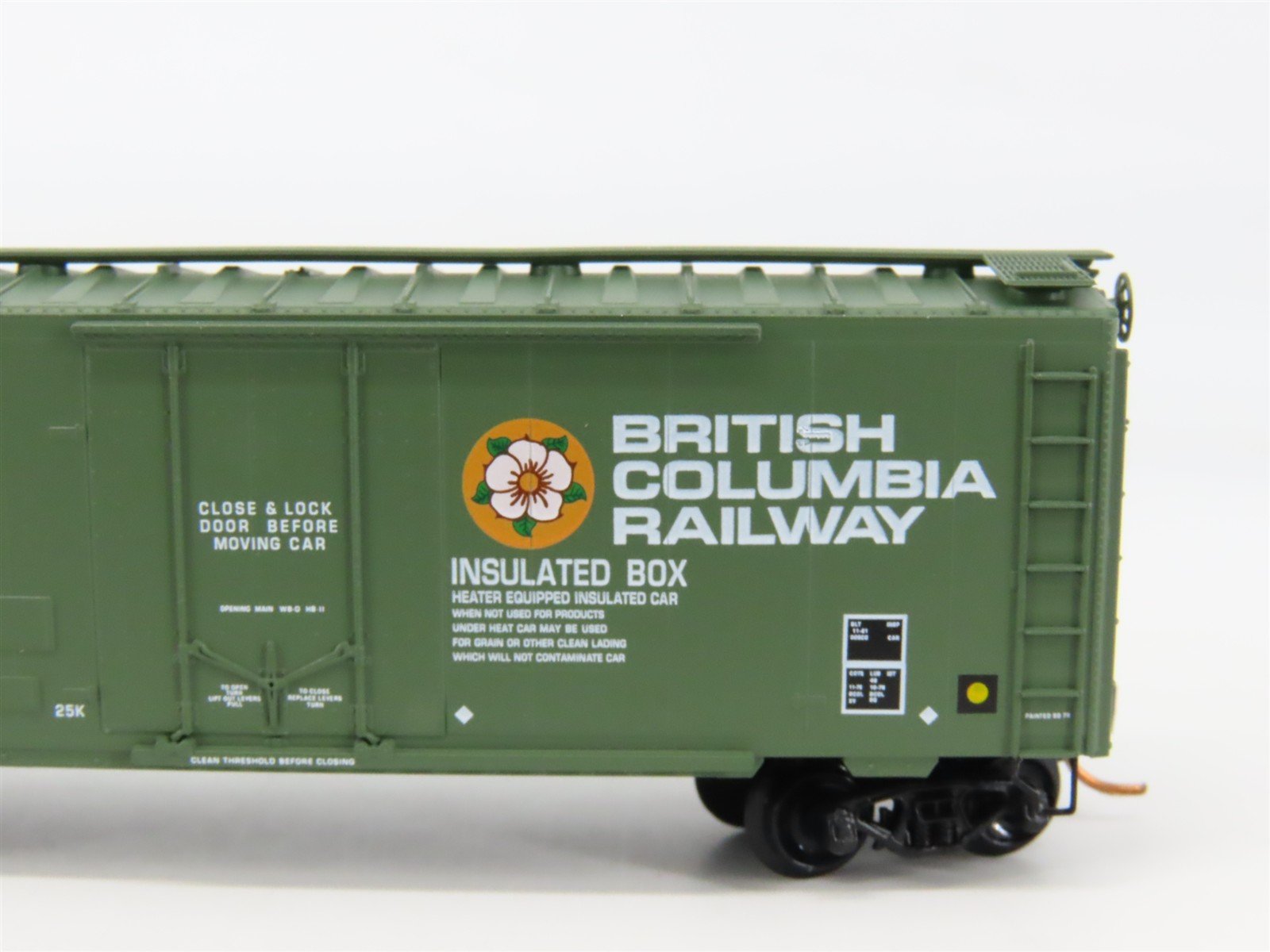 N Scale Micro-Trains 21230 British Columbia Railway 40' Plug Door Box Car RTR