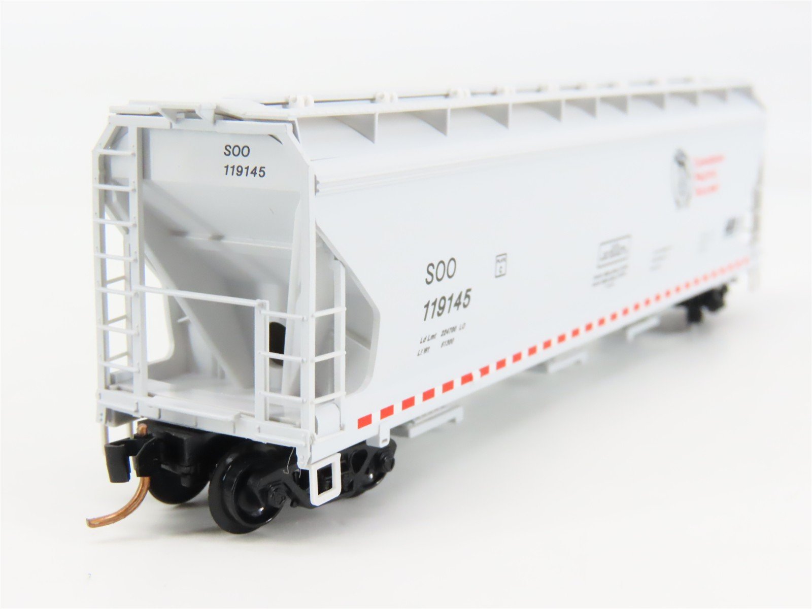 N Scale Micro-Trains 94140 Soo Line 3-Bay Covered Hopper 119145 RTR