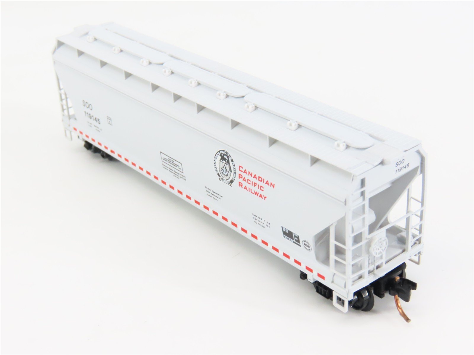 N Scale Micro-Trains 94140 Soo Line 3-Bay Covered Hopper 119145 RTR