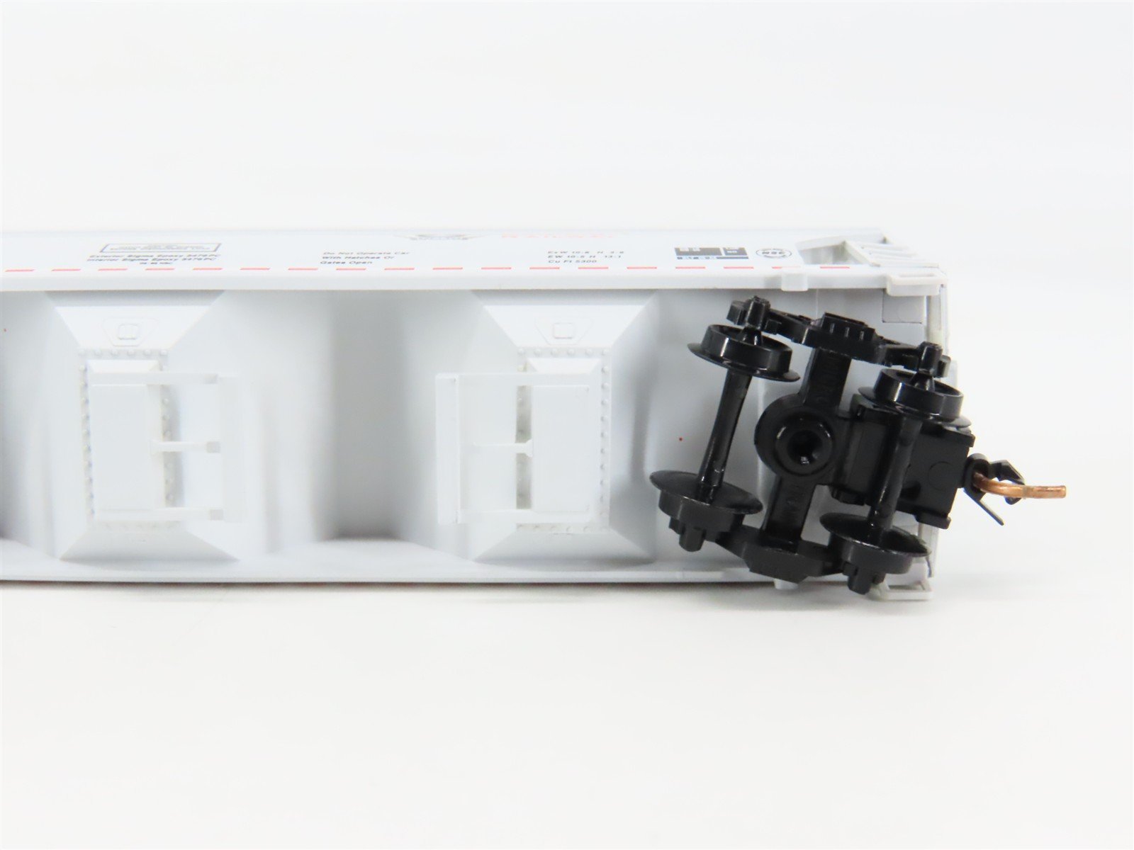 N Scale Micro-Trains 94140 Soo Line 3-Bay Covered Hopper 119145 RTR