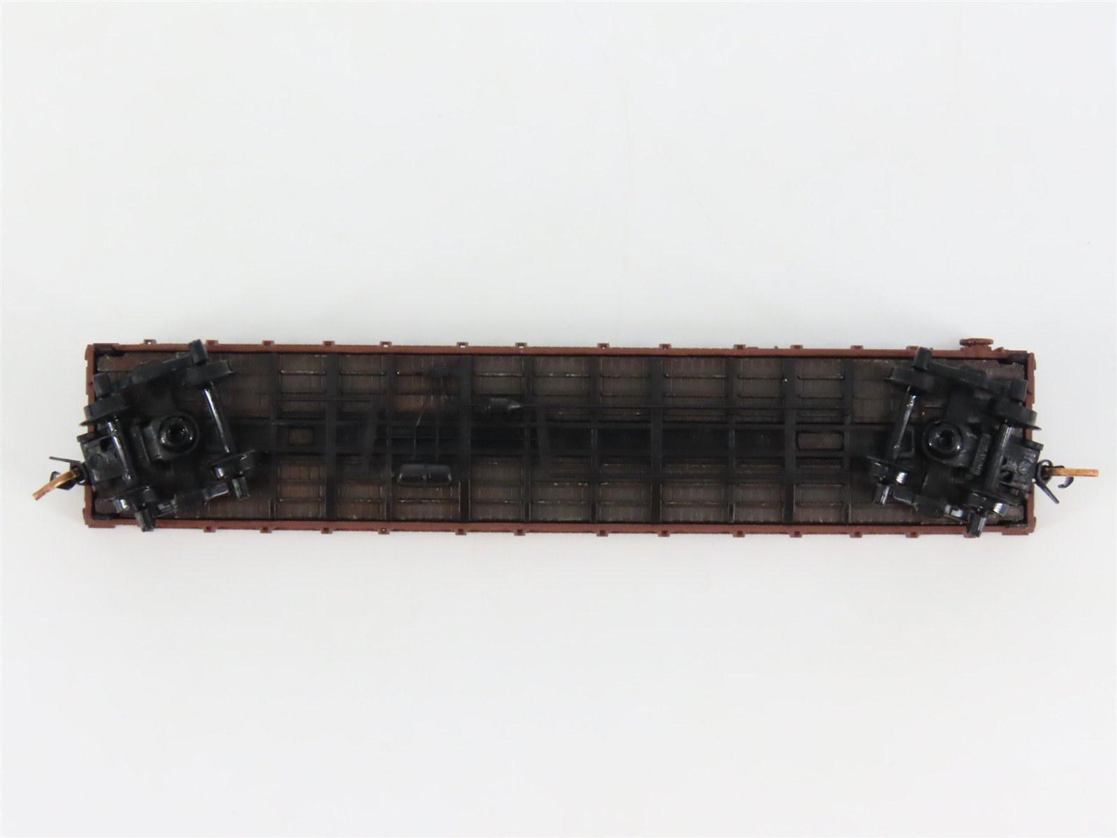 N Scale Micro-Trains 44010 GN Great Northern 50' Straight Side Flat Car RTR