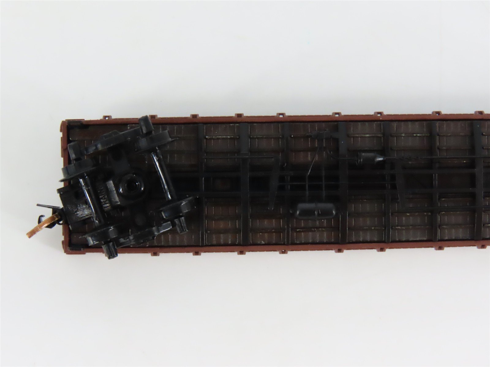 N Scale Micro-Trains 44010 GN Great Northern 50' Straight Side Flat Car RTR