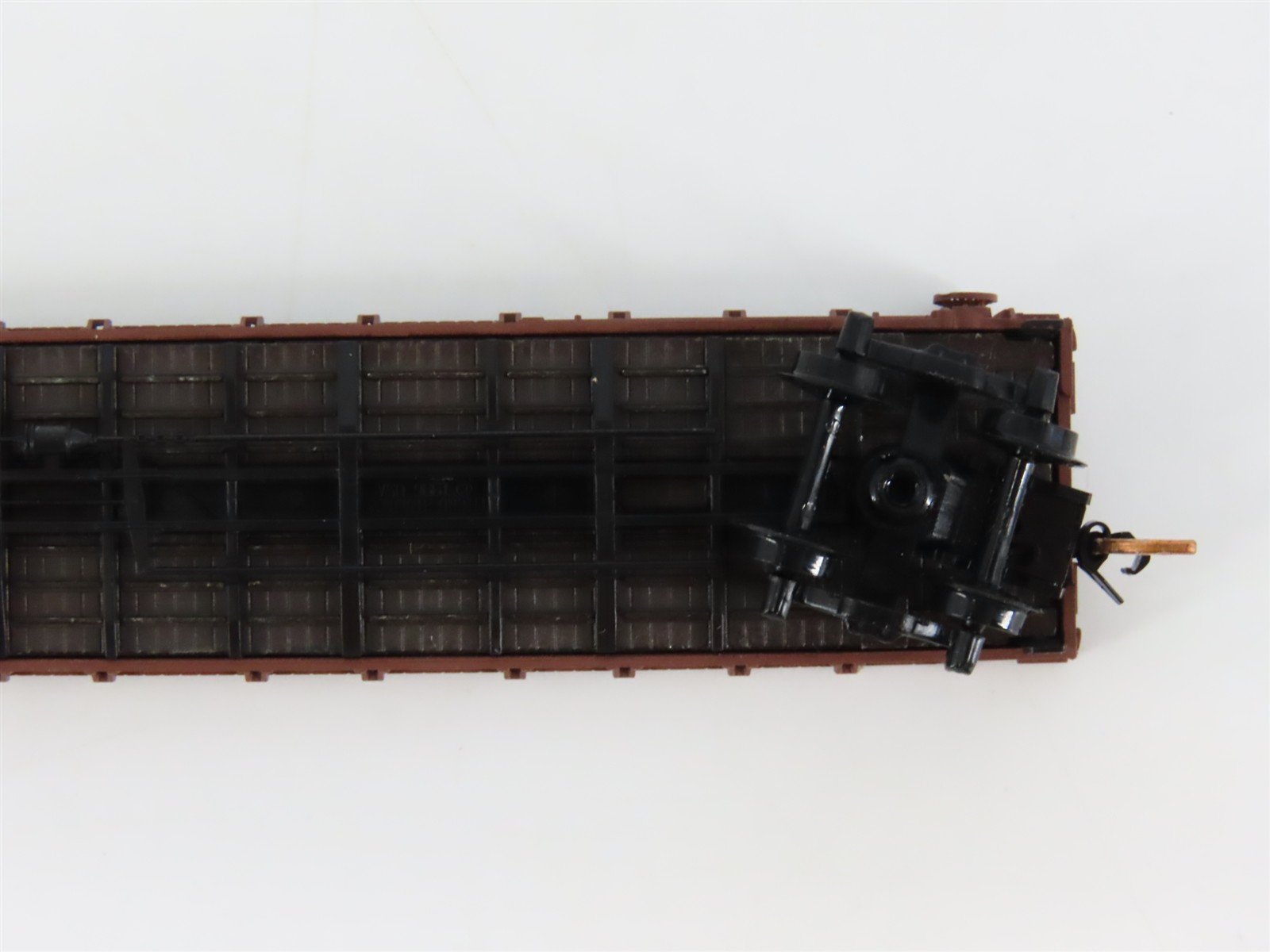 N Scale Micro-Trains 44010 GN Great Northern 50' Straight Side Flat Car RTR