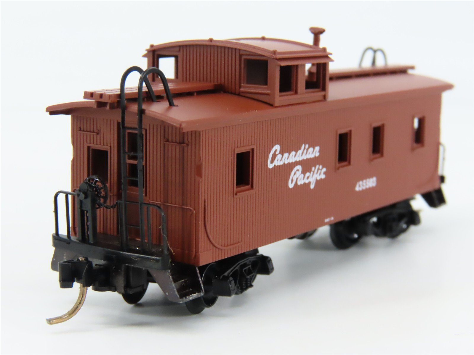 N Scale Micro-Trains 51010 CP Canadian Pacific 34' Wood-Sheathed Caboose RTR