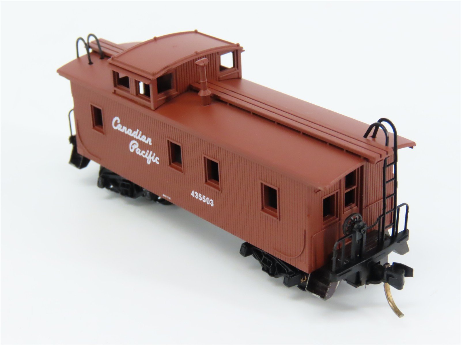 N Scale Micro-Trains 51010 CP Canadian Pacific 34' Wood-Sheathed Caboose RTR